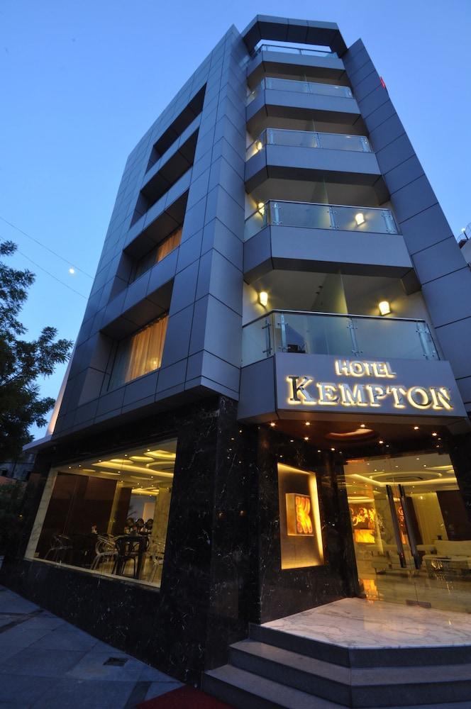 Kempton Hotel Калькутта Экстерьер фото